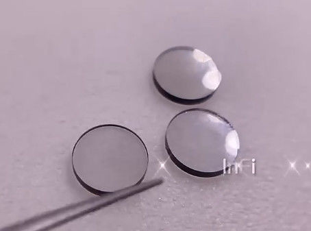 Colorless mono CVD Lab Grown Diamonds Single Crystal Optical Prism 2x2x1mm