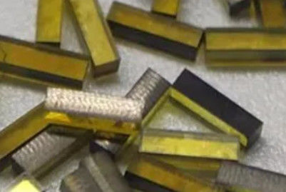 Single Crystal Synthetic Industrial Diamonds Hpht CVD Diamond Logs 4x 0.7x 0.7mm